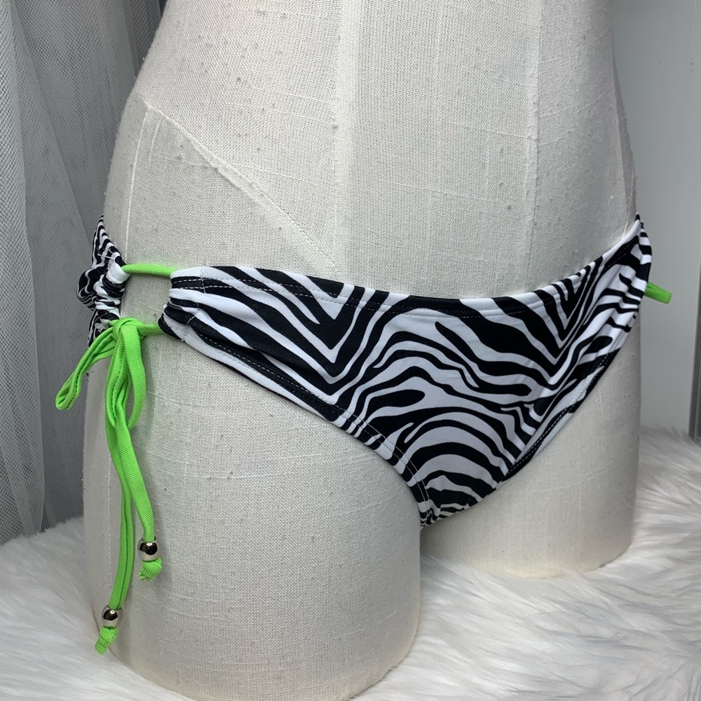 🦓💚👙 Zebra & Neon Green Bikini - Picture 3 of 4